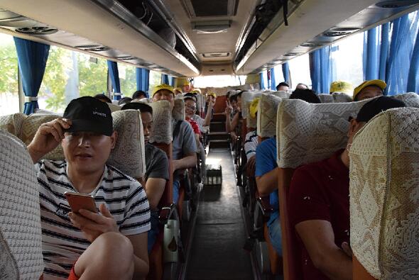 91抖音破解版全體坐上旅遊大巴